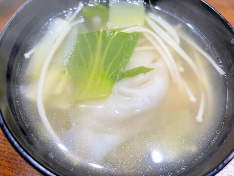 青梗菜とエノキの餃子スープ
